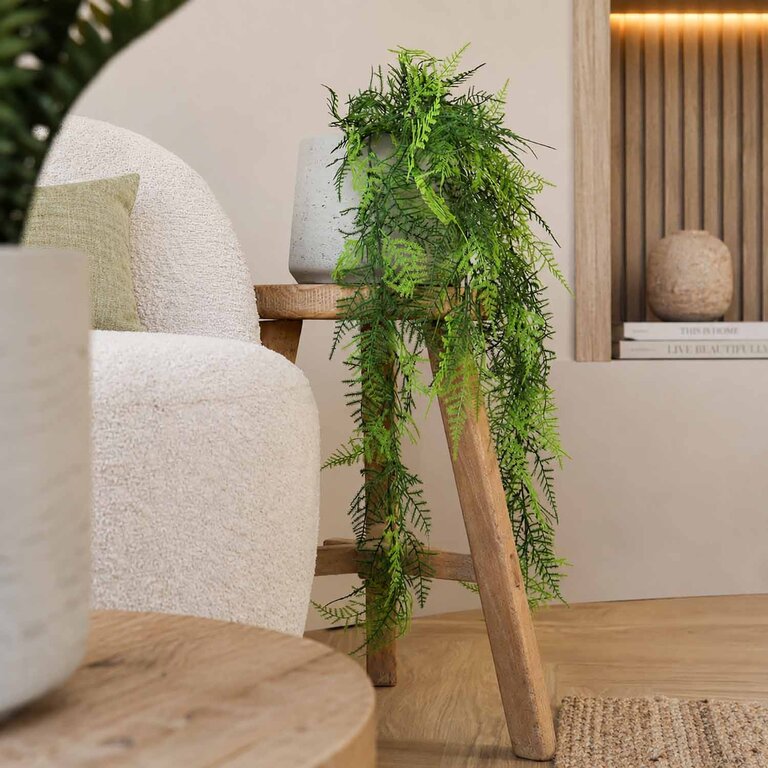 Kunstplant hangend Asparagus Plumosus met groene bladeren is een hangplant met een natuurgetrouwe uitstraling en een lengte van 80 cm.