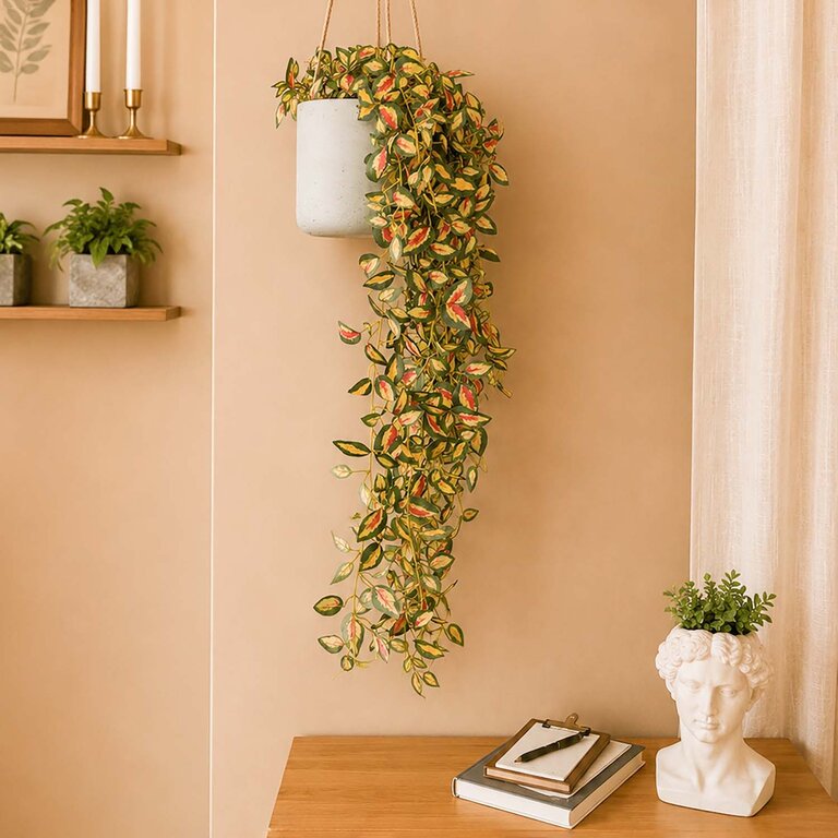 Kunstplant hangend Hoya met groengele bladeren is een hangplant met een natuurgetrouwe uitstraling en een lengte van 95 cm.