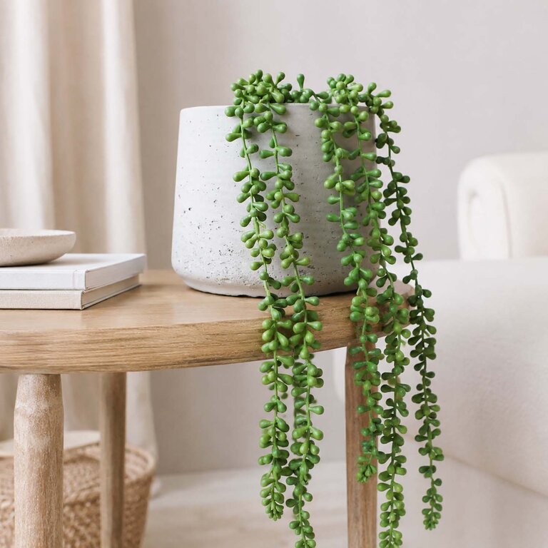 Kunstplant hangend Senecio met groene bladeren is een hangplant met een natuurgetrouwe uitstraling en een lengte van 90 cm.