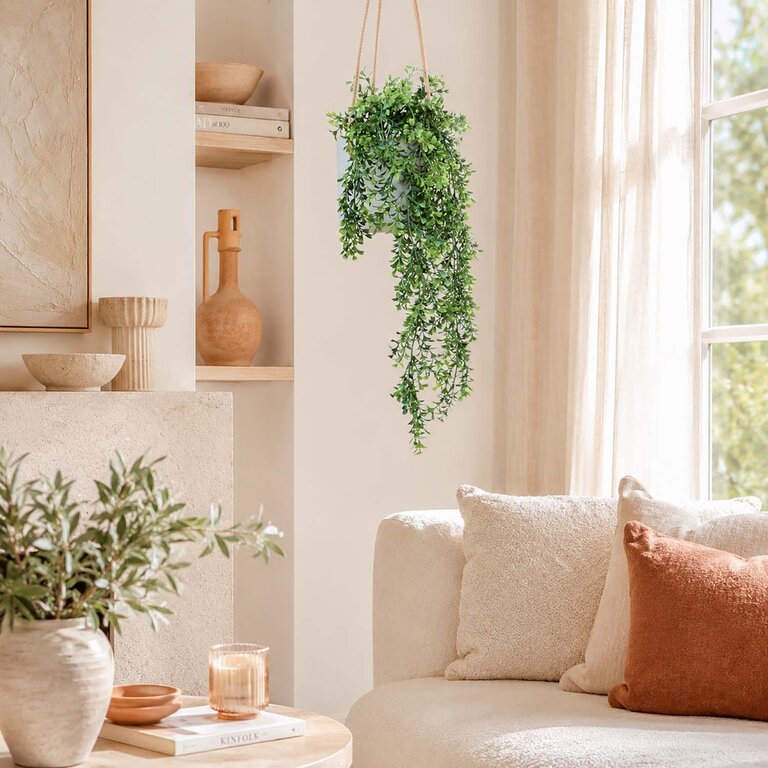 Kunstplant hangend Buxus met groene bladeren is een hangplant met een natuurgetrouwe uitstraling en een lengte van 75 cm.