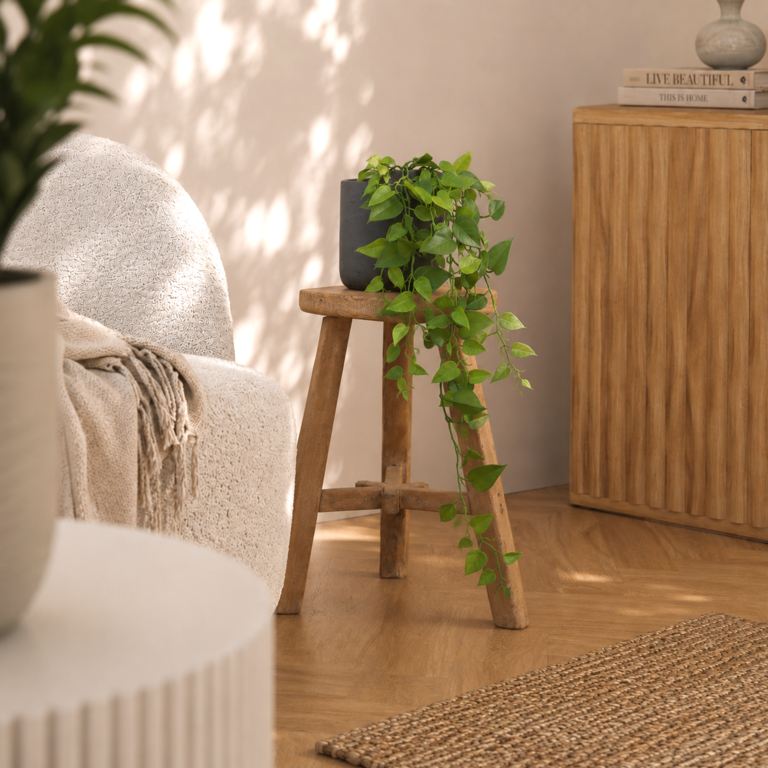 Kunstplant hangend Philodendron met groene bladeren is een hangplant met een natuurgetrouwe uitstraling en een lengte van 90 cm.
