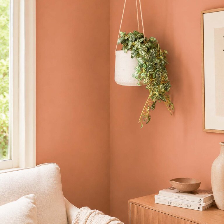 Kunstplant hangend Hypoestes met groenwitte bladeren is een hangplant met een natuurgetrouwe uitstraling en een lengte van 50 cm.