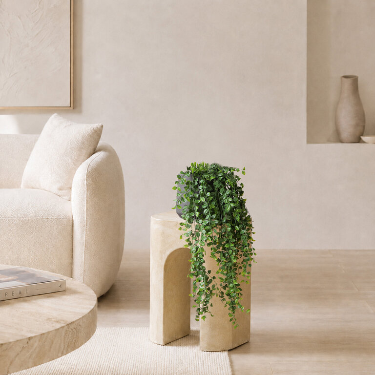 Kunstplant hangend Ficus Pumila met groene bladeren is een hangplant met een natuurgetrouwe uitstraling en een lengte van 80 cm.
