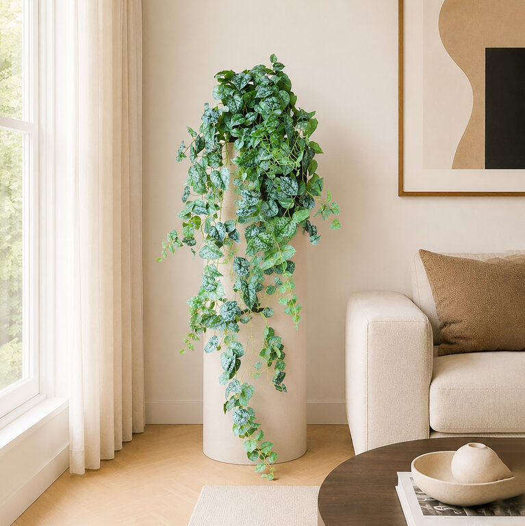 Kunstplant hangend Scindapsus met groene bladeren is een hangplant met een natuurgetrouwe uitstraling en een lengte van 180 cm.