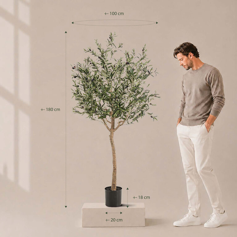 Kunstplant Olijfboom met groene bladeren en olijven is een grote kunstplant in binnenpot met een natuurgetrouwe uitstraling en een hoogte van 180 cm.