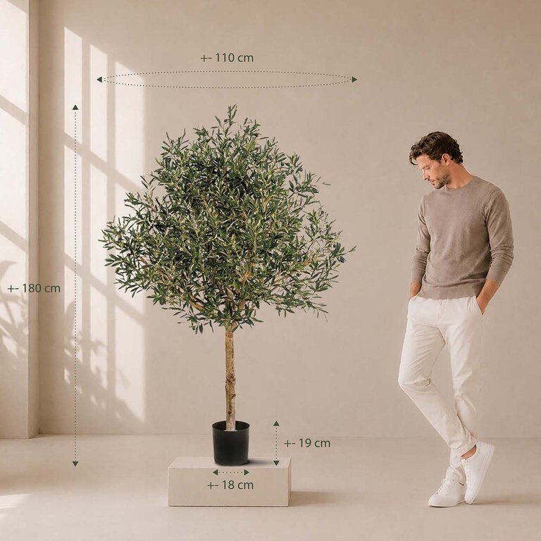 Kunstplant Olijfboom met groene bladeren en olijven is een grote kunstplant in binnenpot met een natuurgetrouwe uitstraling en een hoogte van 180 cm.