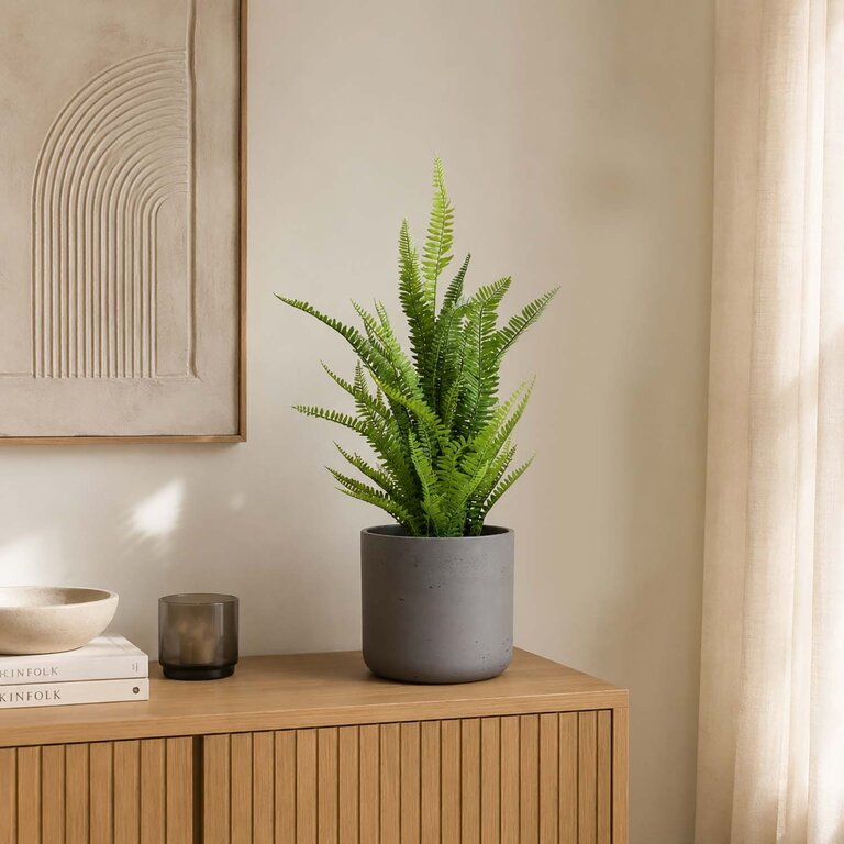 Kunstplant Boston Varen met groene bladeren is een middelgrote kunstplant in binnenpot met een natuurgetrouwe uitstraling en een hoogte van 70 cm.
