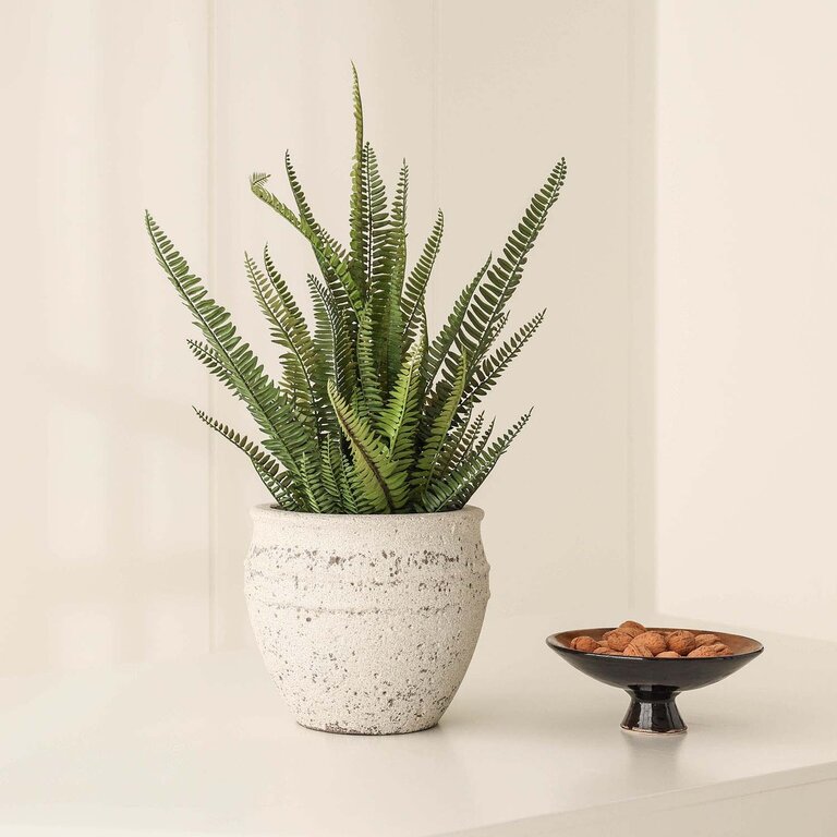 Kunstplant Boston Varen met groene bladeren is een middelgrote kunstplant in binnenpot met een natuurgetrouwe uitstraling en een hoogte van 70 cm.