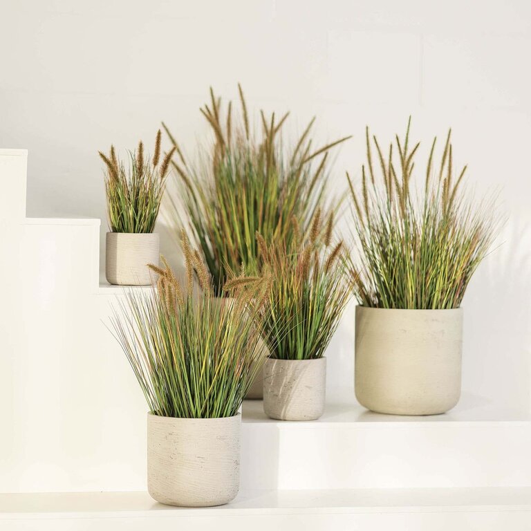 Kunstplant Pennisetum gras is een kunstgras in binnenpot met een natuurgetrouwe uitstraling en een hoogte van 45 cm.