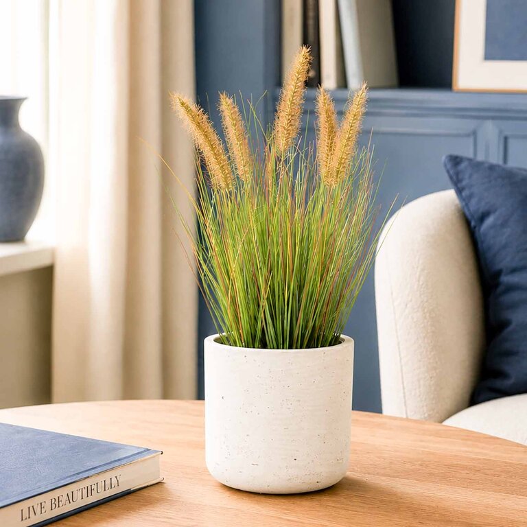 Kunstplant Pennisetum gras is een kunstgras in binnenpot met een natuurgetrouwe uitstraling en een hoogte van 45 cm.