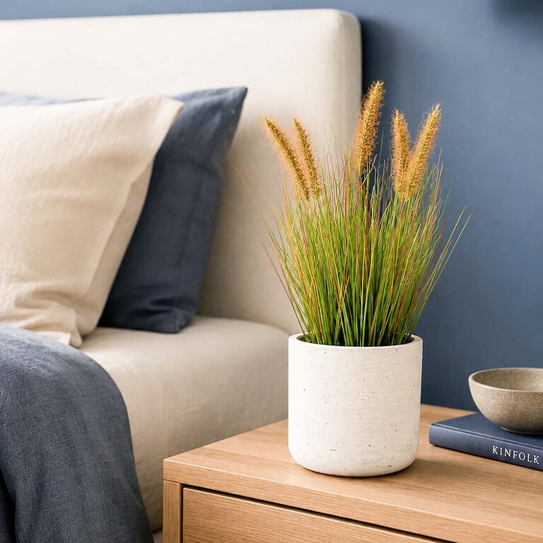 Kunstplant Pennisetum gras is een kunstgras in binnenpot met een natuurgetrouwe uitstraling en een hoogte van 45 cm.