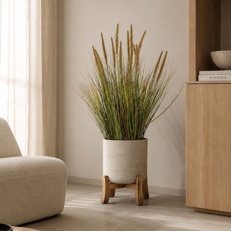 Kunstplant Pennisetum gras is een kunstgras in binnenpot met een natuurgetrouwe uitstraling en een hoogte van 85 cm.
