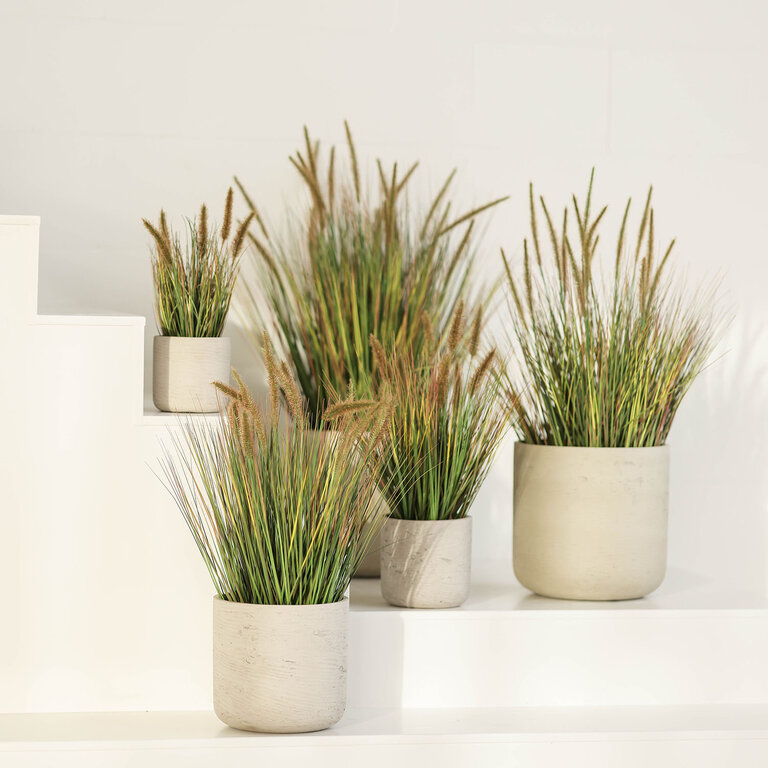 Kunstplant Pennisetum gras is een kunstgras in binnenpot met een natuurgetrouwe uitstraling en een hoogte van 99 cm.