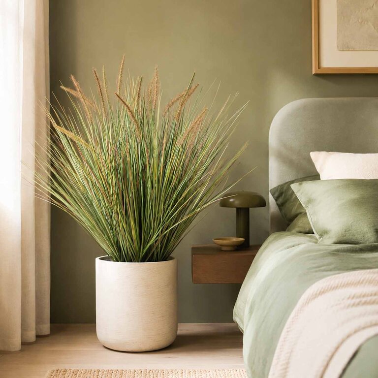 Kunstplant Pennisetum gras is een kunstgras in binnenpot met een natuurgetrouwe uitstraling en een hoogte van 99 cm.