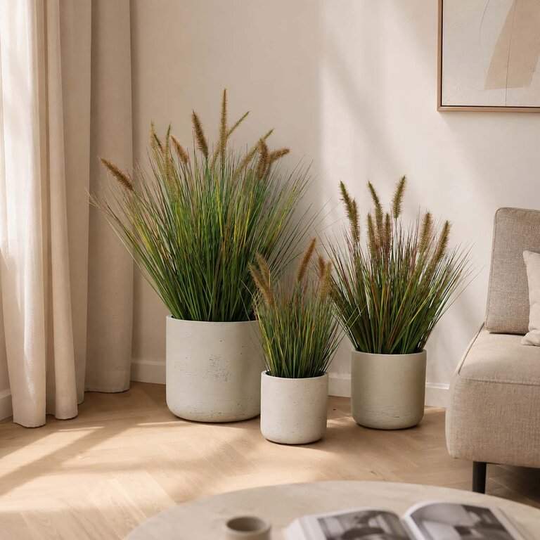 Kunstplant Pennisetum gras is een kunstgras in binnenpot met een natuurgetrouwe uitstraling en een hoogte van 45 cm.