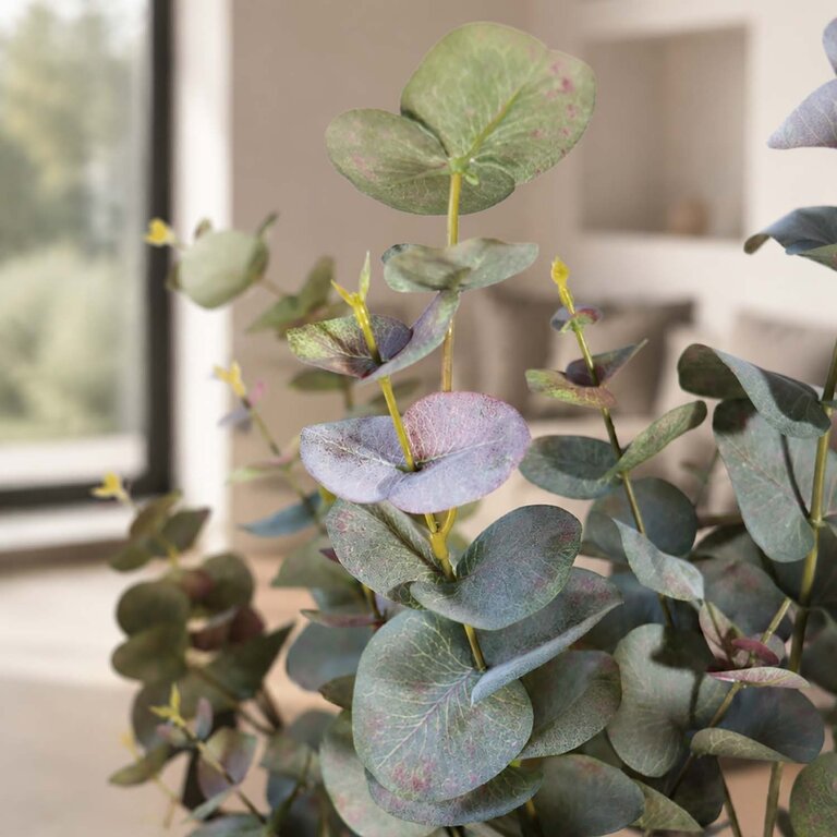 Zijden bloemen boeket Faye Auburn is een puur en tijdloos boeket met groenroze eucalyptus takken.
