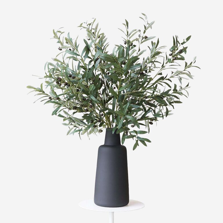 Zijden bloemen boeket Olivia Rae is een groot boeket met olijftakken.