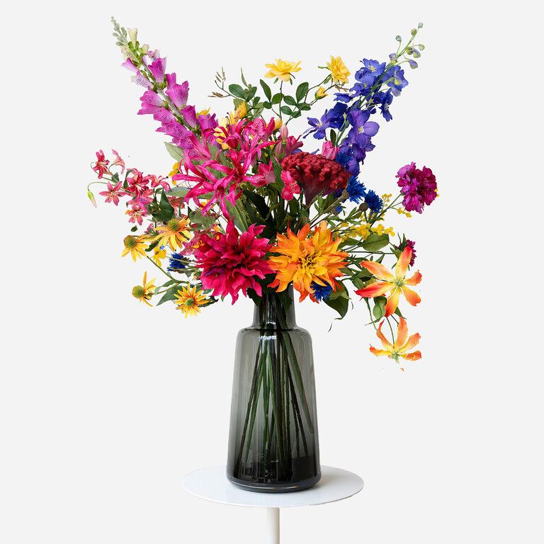 ★ Bestseller! ★<br />
Zijden bloemen boeket Lexie Rae is een groot en kleurrijk boeket van kunstbloemen in gele, blauwe, roze en oranje tinten.