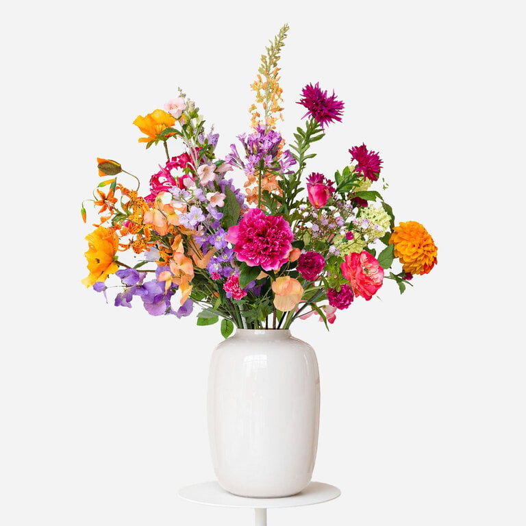 ★ Bestseller! ★<br />
Zijden bloemen boeket Chloe Avery is een groot en kleurrijk boeket van kunstbloemen in paarse, oranje en roze tinten.