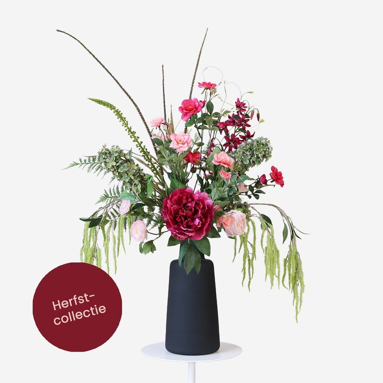 Zijden bloemen boeket Avery Plum is een vol en weelderig boeket van kunstbloemen in roze, paarse en groene tinten.