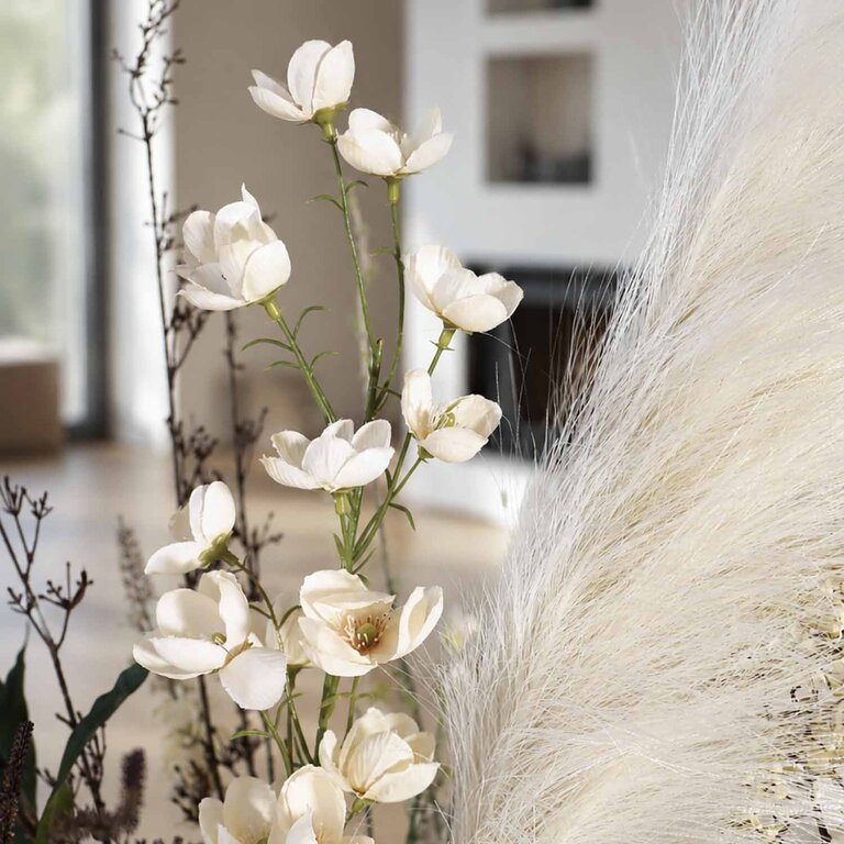 Zijden bloemen boeket Molly Faye is een groot en organisch herfstboeket van kunstbloemen in witte, beige en bruine tinten.