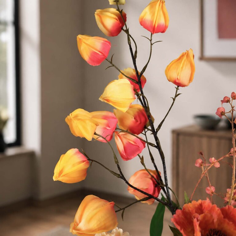 Zijden bloemen boeket Josie Rae is een groot en warm herfstboeket van kunstbloemen in oranje, roze, gele en groene tinten.