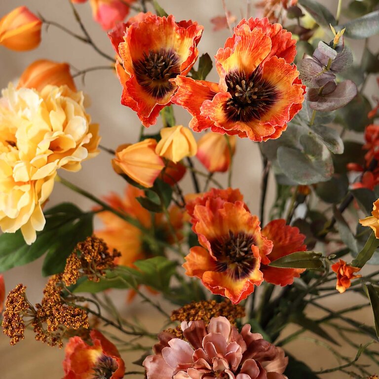 Zijden bloemen boeket Josie Rae is een groot en warm herfstboeket van kunstbloemen in oranje, roze, gele en groene tinten.