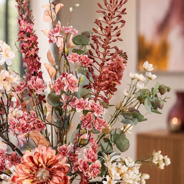 Zijden bloemen boeket Nora Ember is een groot en zacht herfstboeket van kunstbloemen in roze, beige en crème tinten.