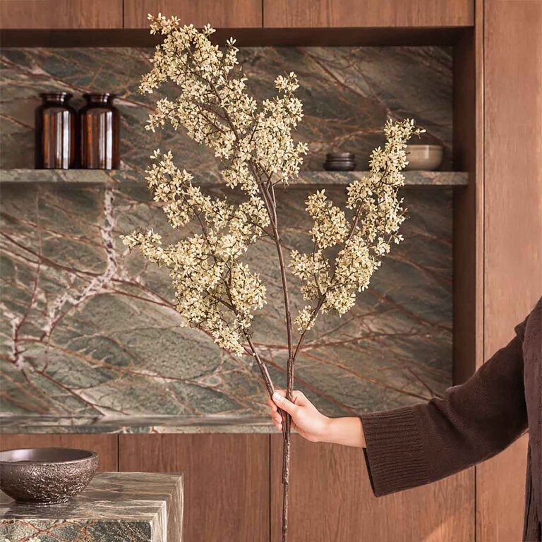 Kunststeel Limonium met witte bloemen is een kunststeel met een natuurgetrouwe uitstraling en een lengte van 80 cm.