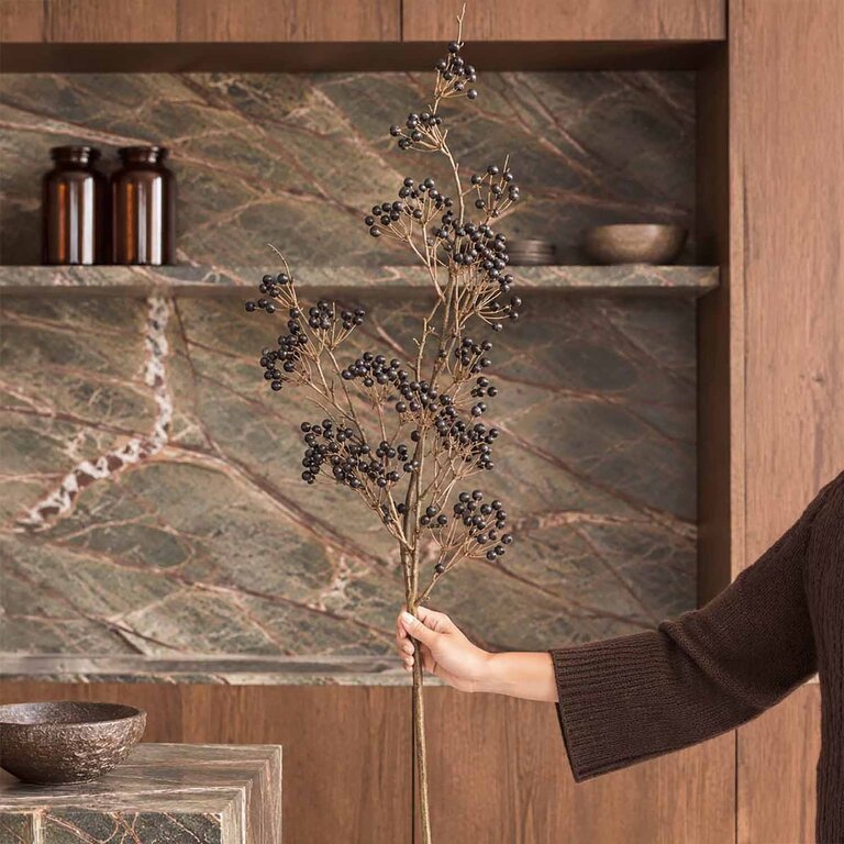 Kunsttak met zwarte bessen is een kunststeel met een natuurgetrouwe uitstraling en een lengte van 80 cm.