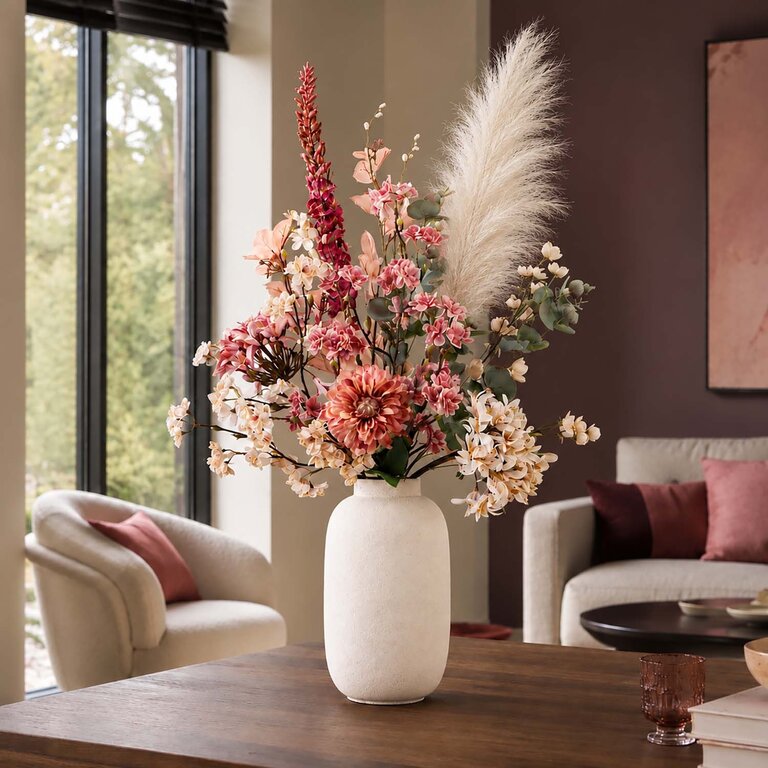 Zijden bloemen boeket Nora Ember is een groot en zacht herfstboeket van kunstbloemen in roze, beige en crème tinten.