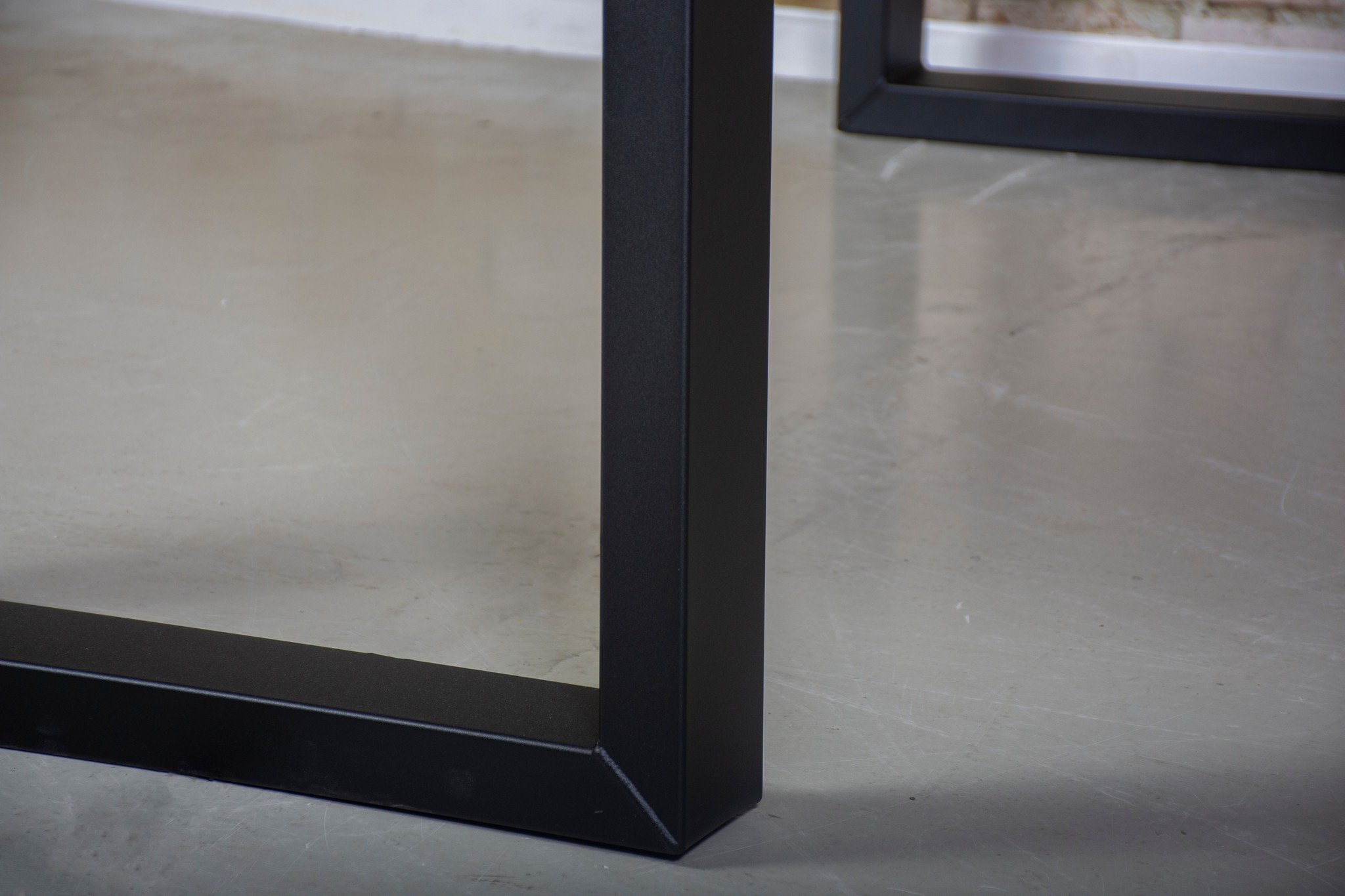 Dining table mango wood | Thin U-leg-3