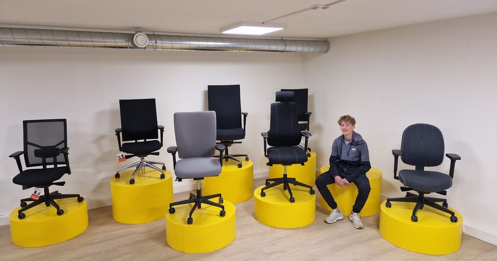 Showroom opgevrolijkt dankzij Jayden (15), jong talent uit Amersfoort