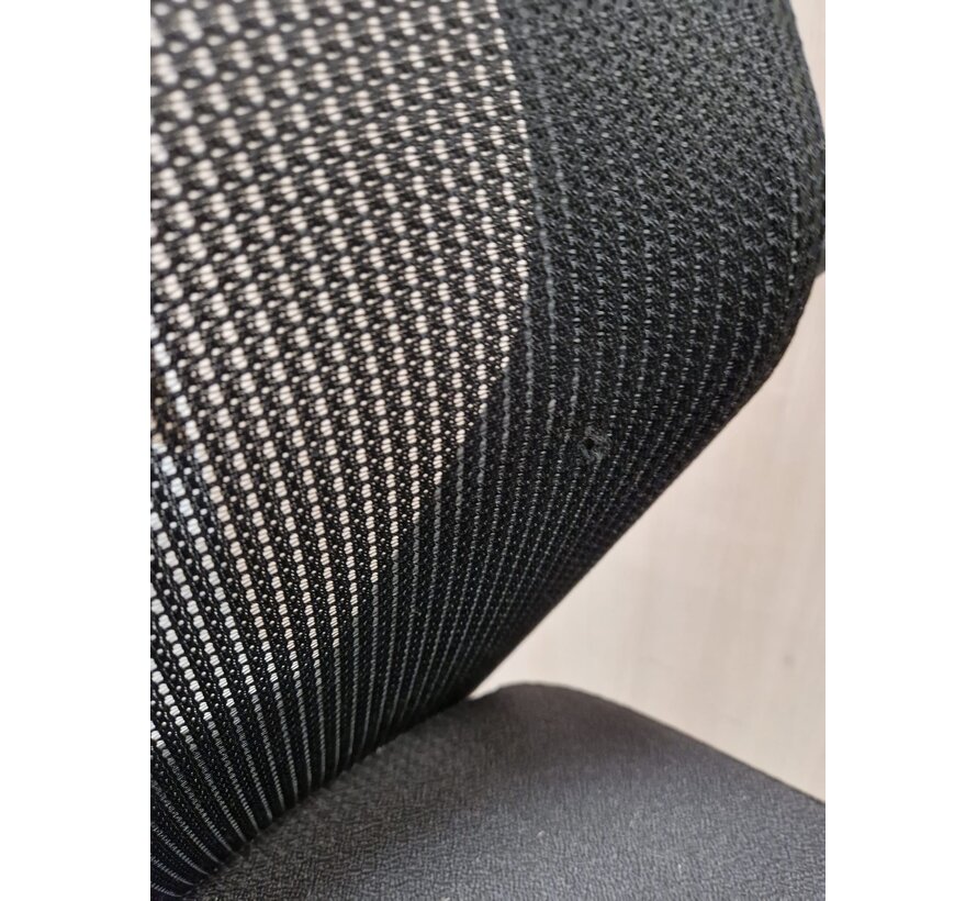 2 Vergaderstoelen - Zwart - Mesh Rug - Armleuningen