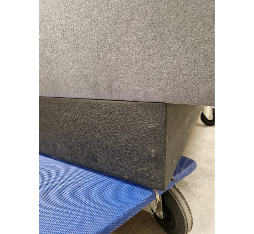 Treinbank - Blauw Grijs - 120 cm - 123 cm Hoog - Zwarte Houten Afwerking