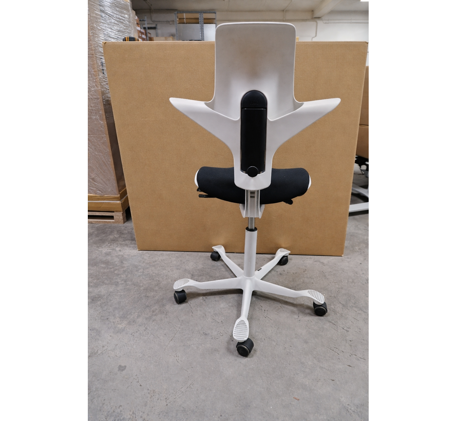 Outlet: HAG Capisco Extra Hoge Bureaustoel Wit/Zwart