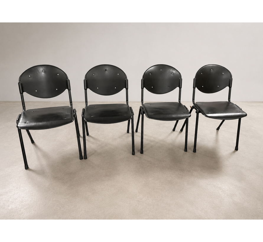 Outlet: 4 Kantinestoelen zwart kunststof met stalen frame