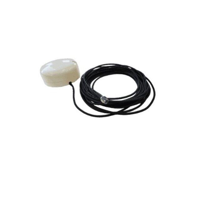 Class B AIS transponder with GPS-500 antenna for safe navigation and MFD/VHF integration