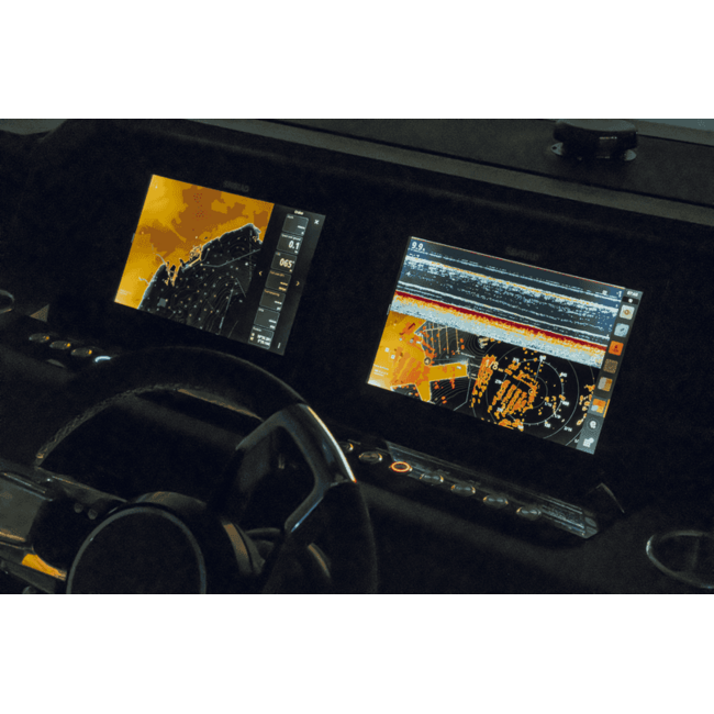 Simrad NSX 3009 multifunction chartplotter with Active Imaging 3-in-1 transducer