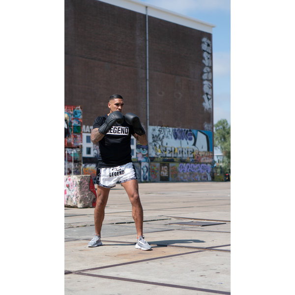 Kickboks Broekje Kids/Volwassenen Zwart/Wit Satijn Kickboks Broekje Kids/Volwassenen Zwart/Wit Satijn