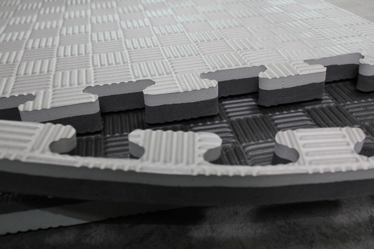 Puzzle mat |100 x 100 x 2.5 cm | Gray / Black