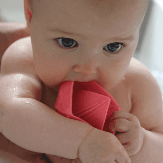 Oli & Carol Origami boat pink teething and bath toy