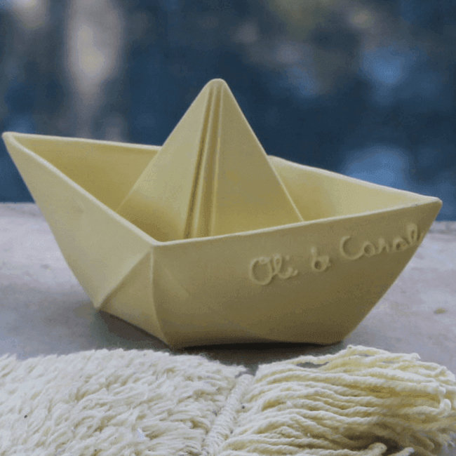 Oli & Carol Origami boot vanille bad- en bijtspeeltje