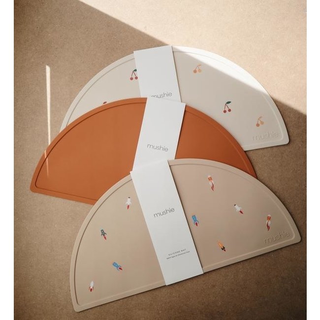 Mushie Tischset Raketen Taupe