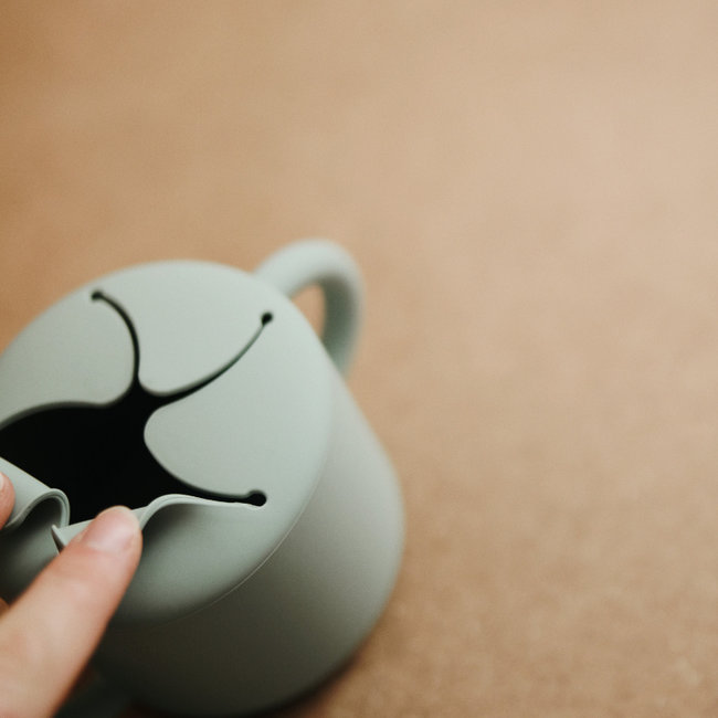 Mushie Snack Cup Dried Thyme Green