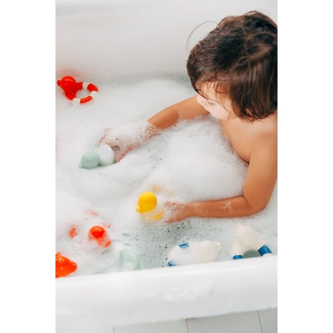 Oli & Carol Flo the floatie red teething and bath toy