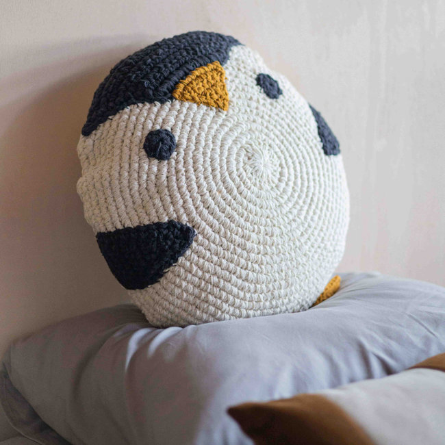 KidsDepot Zierkissen Pinguin Pim Beige