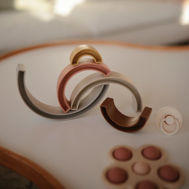 Mushie Regenbogen Stapelturm Hillside