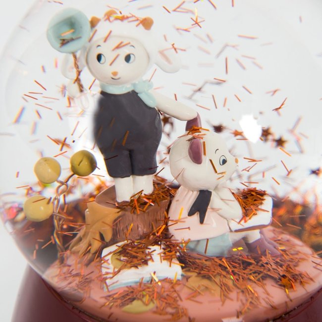 Moulin Roty Speelgoed Musical Snow Globe Apres La Pluie Red