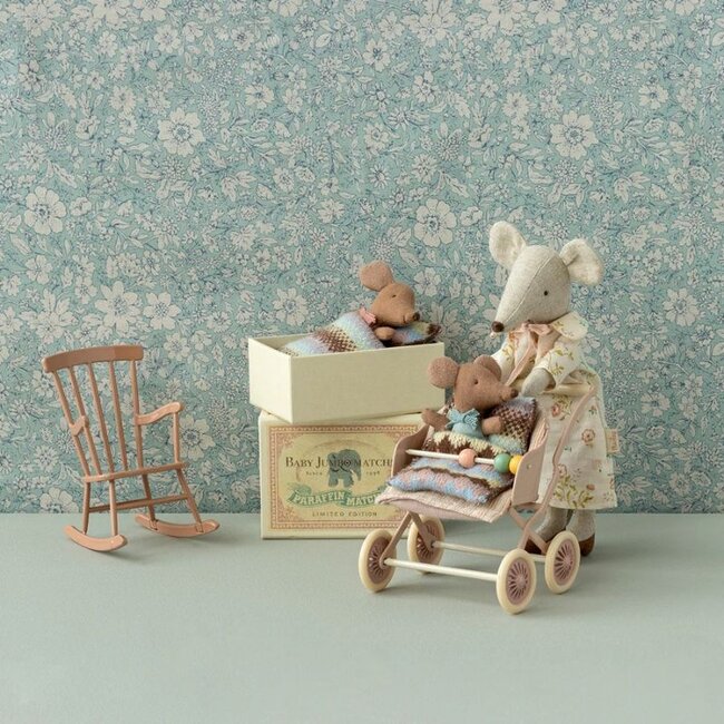 Maileg Baby Maus Mädchen Sleepy Wakey in Box 7,5 cm